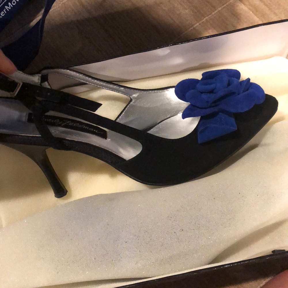 Beautiful blue and black heels, so unique and fun.